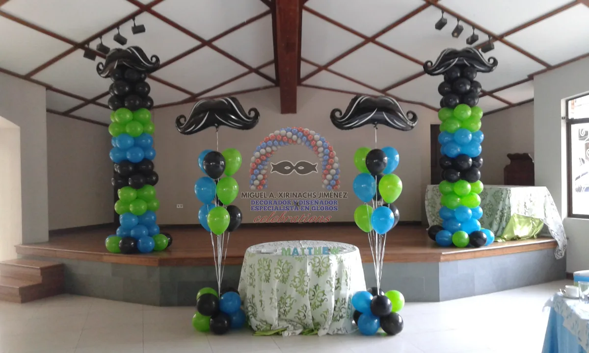 Toldos y stands decorados con globos