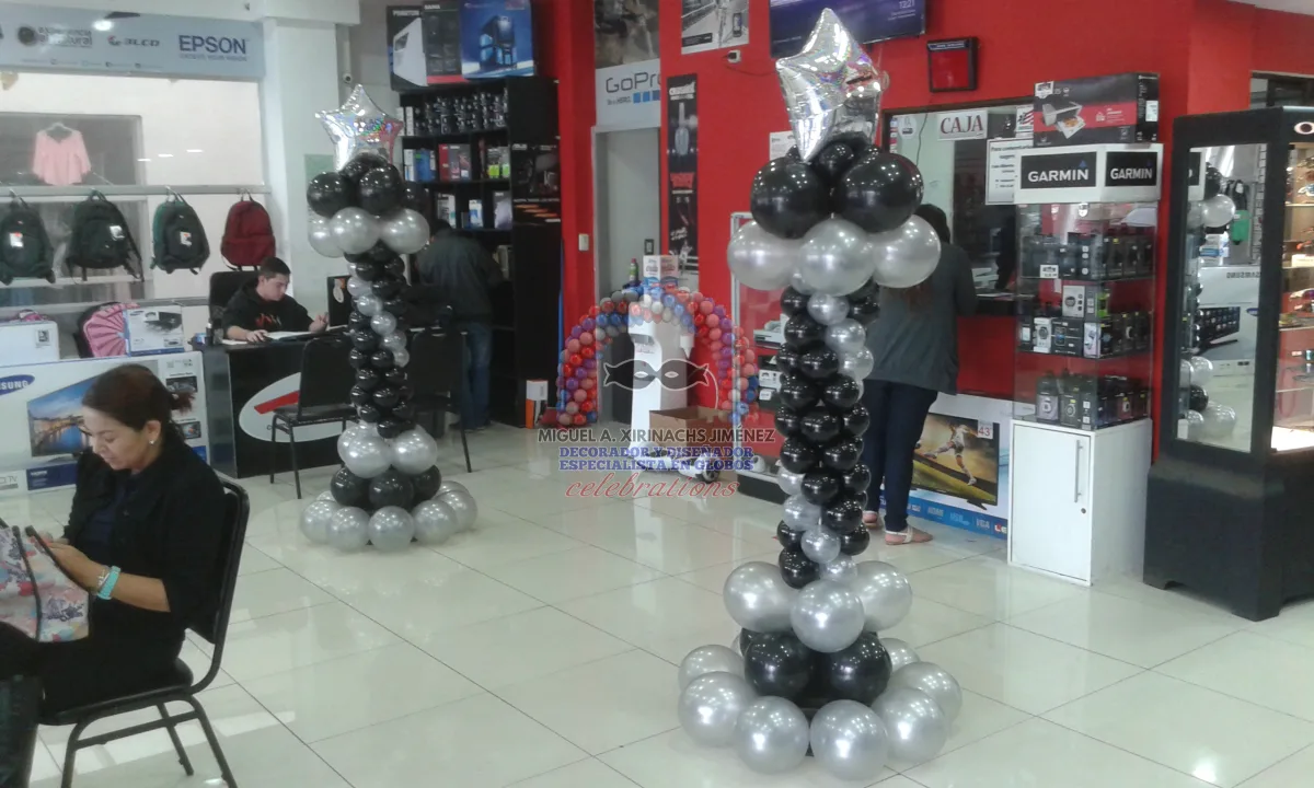 Toldos y stands decorados con globos