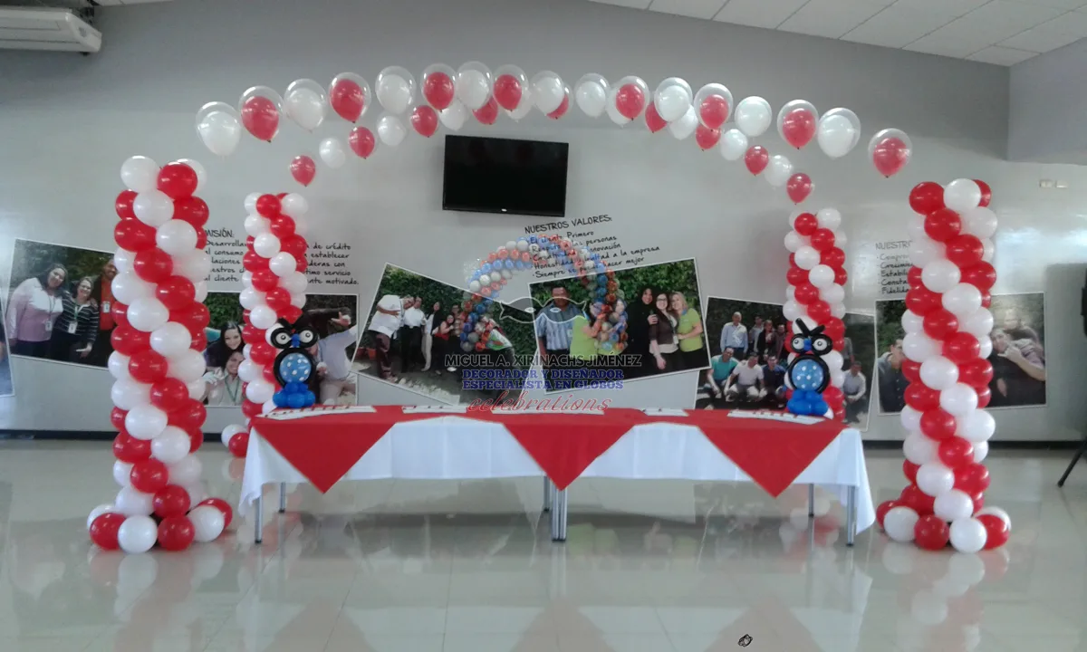 Toldos y stands decorados con globos